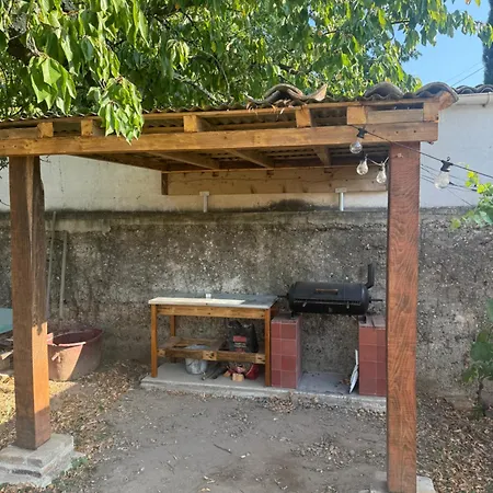 Ou Entier Avec Grand Terrain Et Piscine 3*