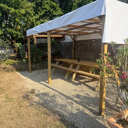 Ou Entier Avec Grand Terrain Et Piscine 3*